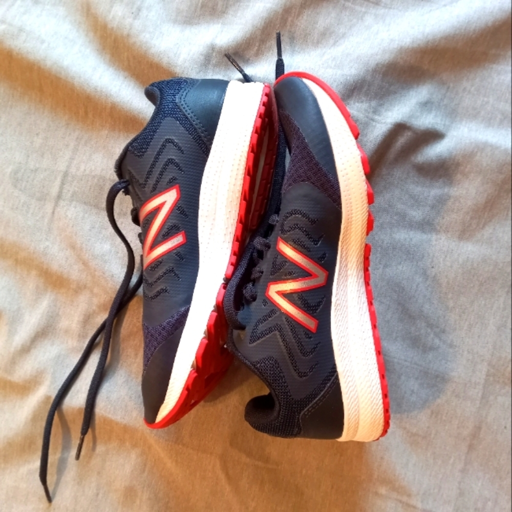 Boys New Balance sneakers size 5 red/white/blue
